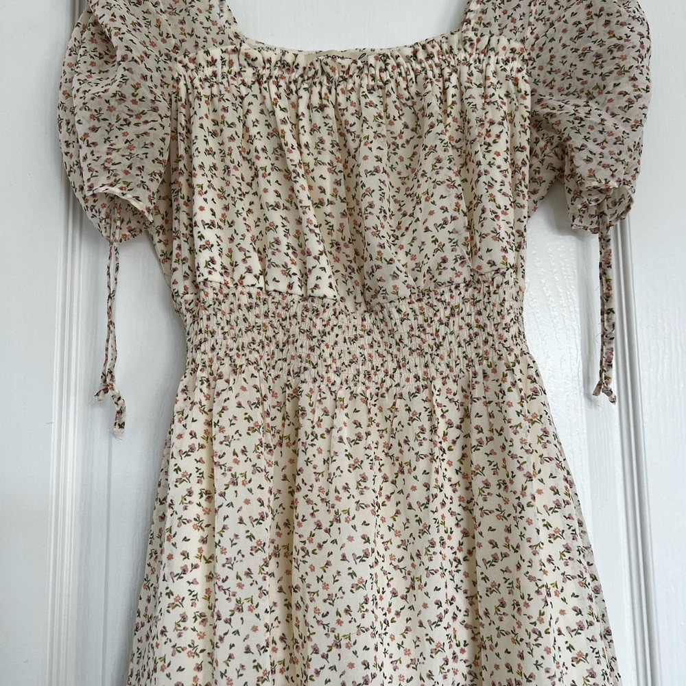 Spring dress - Picture 2 of 4